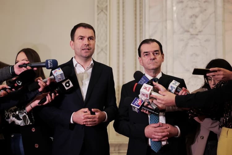 USR și Forța Dreptei atacă la CCR legea pentru devansarea alegerilor prezidențiale icon