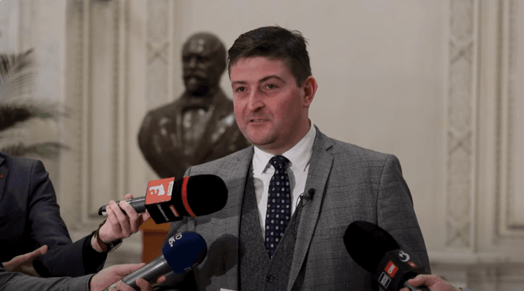 Cămătarii nu trebuie să rămână cu banii! USR depune proiect pentru clarificarea Codului Penal icon