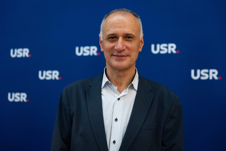 USR îi cere lui Bolojan să lanseze procedura de demitere a directorului SIE, Gabriel Vlase icon
