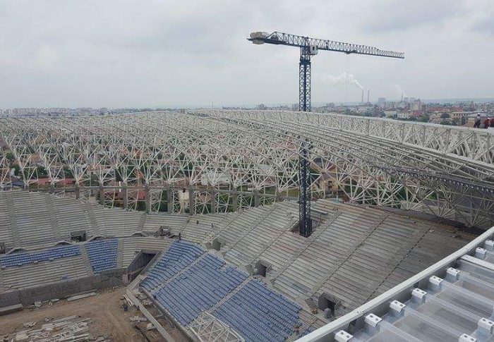 Zeci de milioane de euro, irosiți pe stadioane omagiale