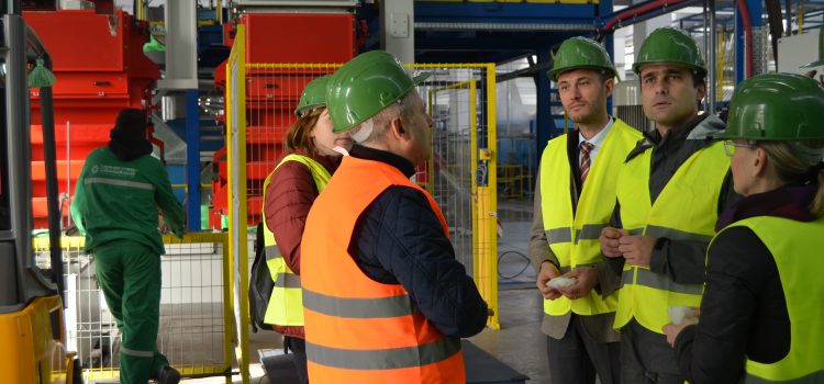 În căutare de soluții: Parlamentarii USR au vizitat cea mai mare stație de sortare deșeuri din Europa