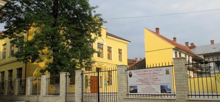 Senatorul USR Mihai Goțiu cere explicații oficiale ministrului Educației, Liviu Pop, în cazul liceenilor trimiși acasă pentru că aveau părul lung