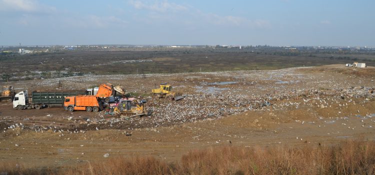 USR trage un semnal de alarmă: toate gropile de gunoi din București sunt în afara legii