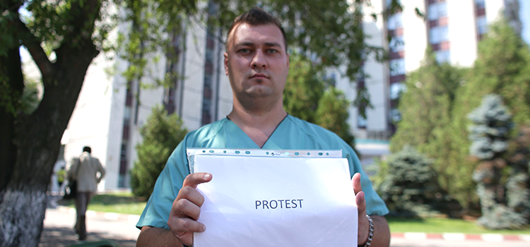 Sistemul sanitar precar împinge doctorii spre greva foamei. Guvernul, responsabil de găsirea unor soluții imediate