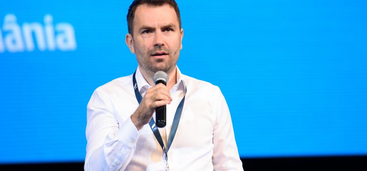 Candidatul Alianței USR PLUS la alegerile prezidențiale, ținta unei campanii online de defăimare. Dosarul a ajuns la Facebook Europa