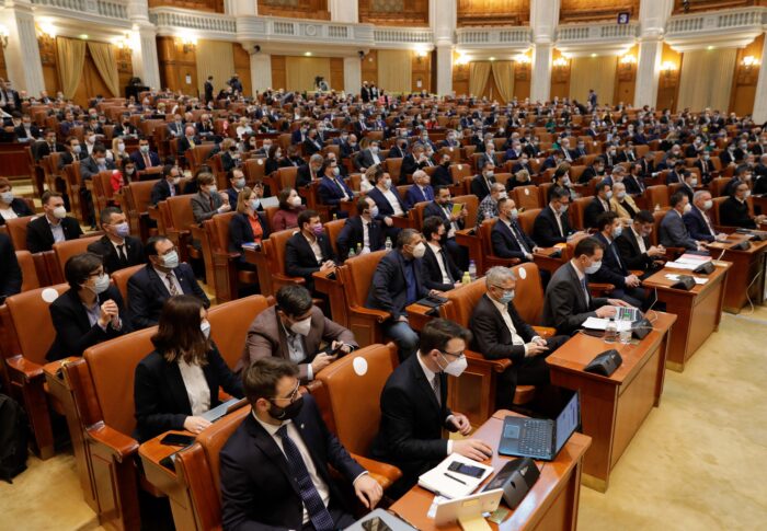Întreprinderile create pentru integrarea cetățenilor defavorizați, ajutate printr-un proiect USR adoptat de Parlament