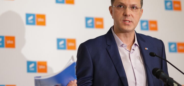 Cererea USR de urgentare a dezbaterii legii privind certificatul verde, respinsă de PNL și PSD