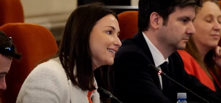 USR solicită demiterea de urgență a directoarei ICR Londra