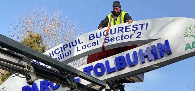 Primarul Radu Mihaiu înlătură totemul cu denumirea Parcului “Fiodor Tolbuhin”