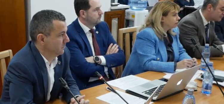 Coaliția PSD-PNL-UDMR vrea să țină românii care muncesc în sărăcie și respinge inițiativa USR ”zero taxe pe salariul minim”